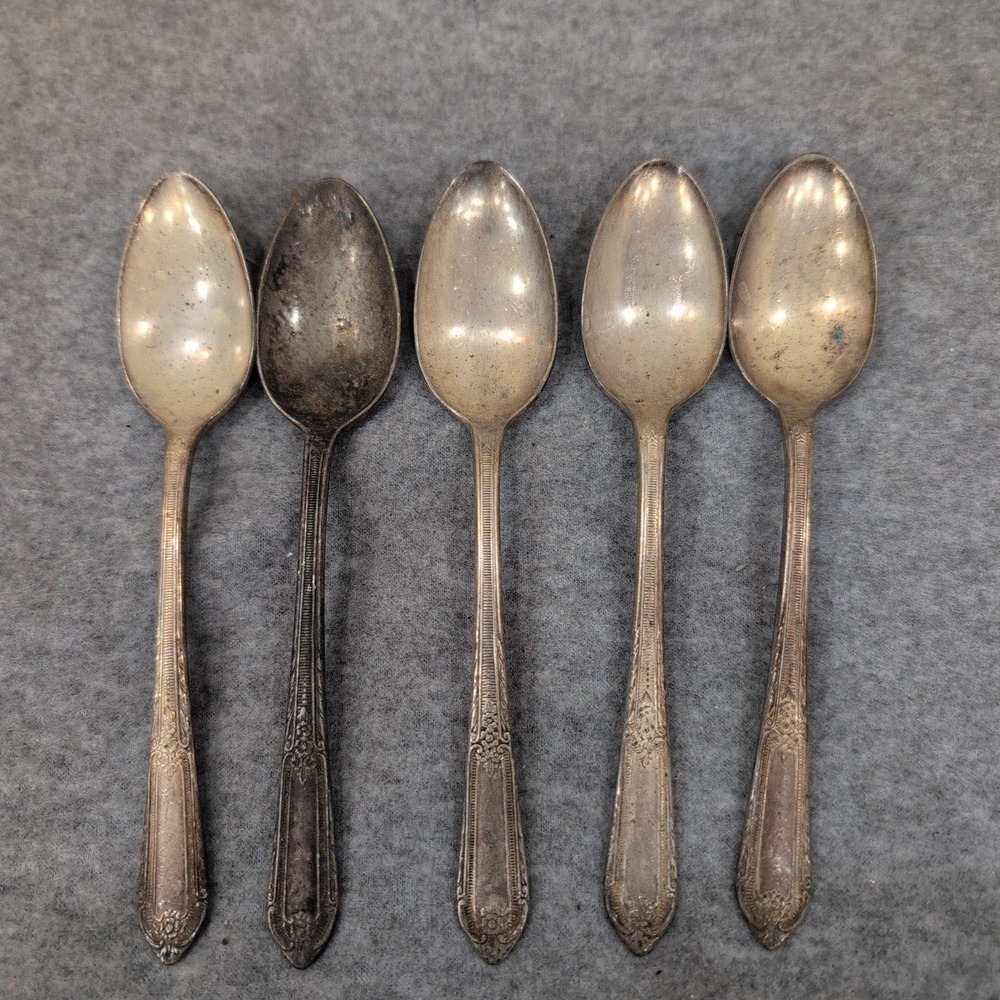 Wm Rogers & Son Silverplate Teaspoons Set of 5 Vintage Floral Scroll Pattern IS